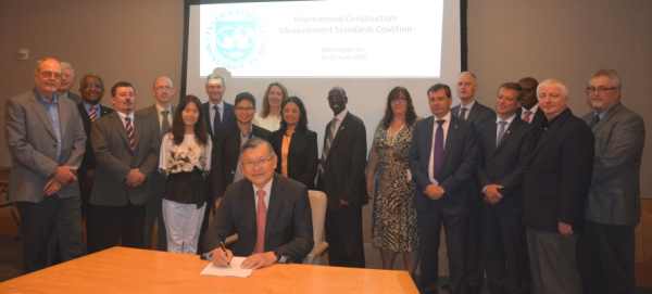 Chair of FIG Commission 10 See Lian Ong signs ICMS Coalition Declaration
